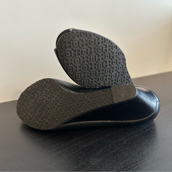 *LIKE NEW* Tory Burch Black and Silver Sally 2 Open Toed Wedge, Size US 7 W - Picture 7 of 7